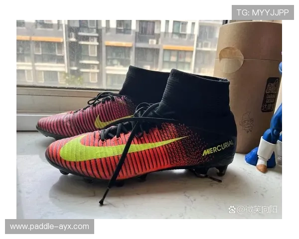 足球鞋与球星的完美结合：探寻那些代表性球鞋背后的传奇故事